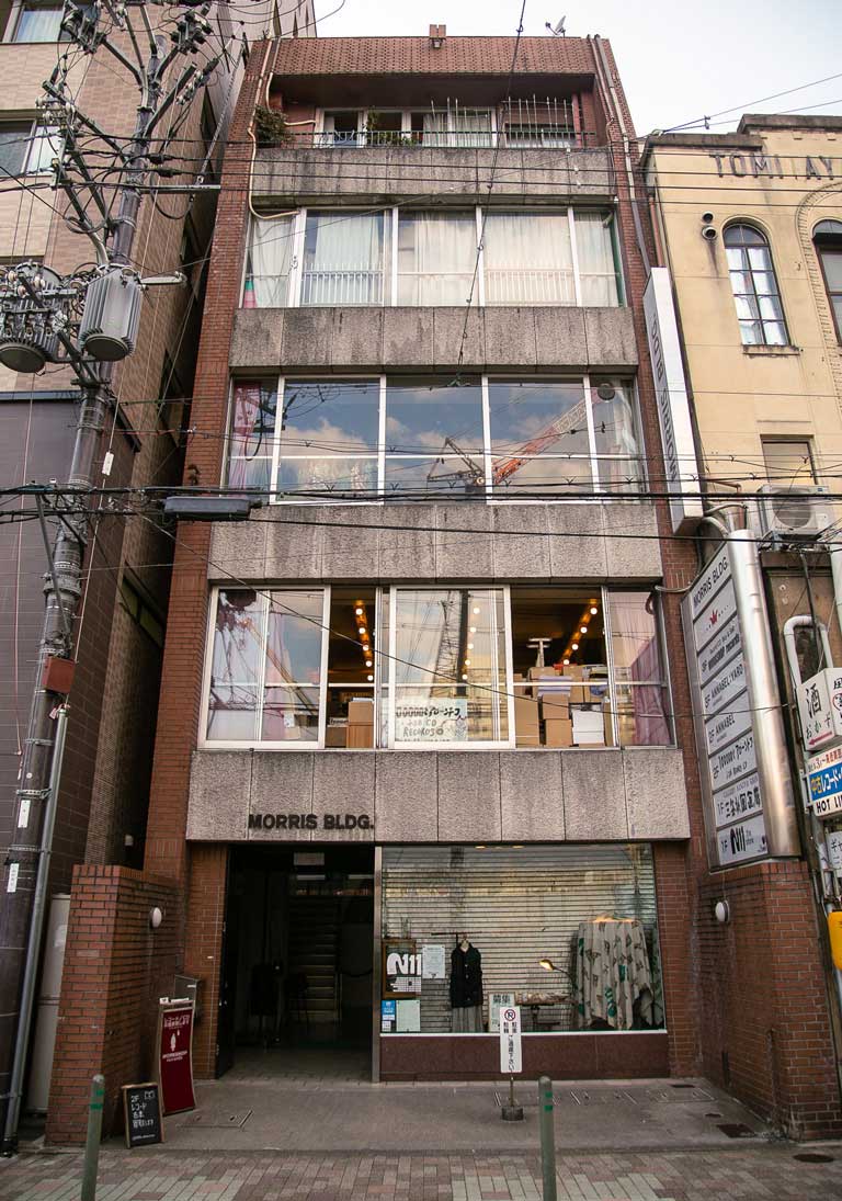 ふる本 RECORDS CD 100000tアローントコのある京都モーリスビルの全景写真